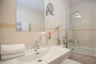 Отель Euterpe Hotel Клайпеда Стандартный двухместный номер с 1 кроватью или 2 отдельными кроватями-3